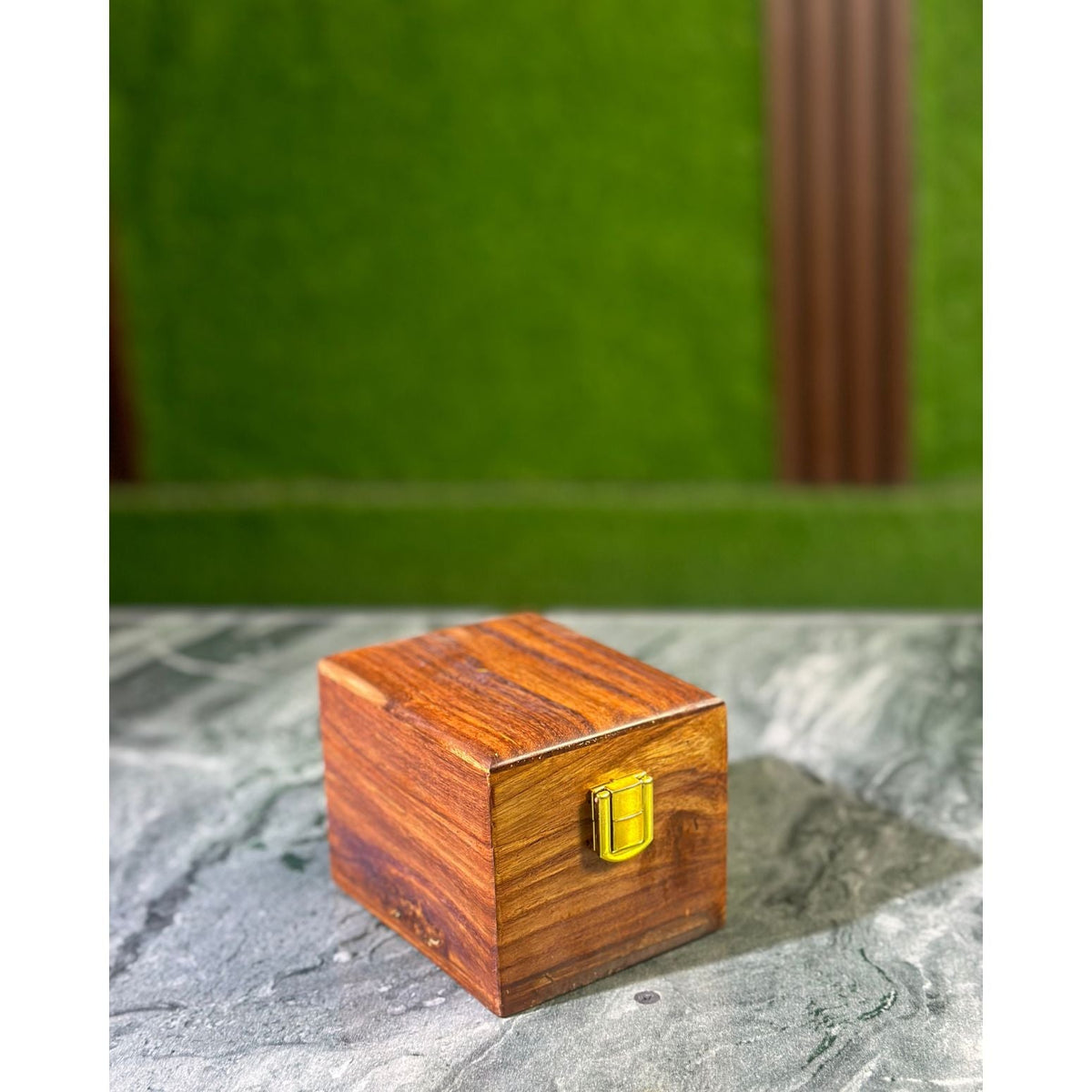 Classic Sheesham Wood Watch Box – Single Slot with Solid Lid