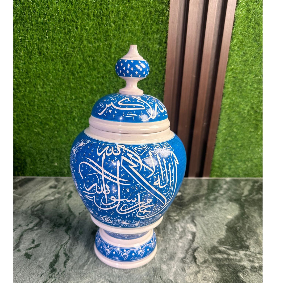 Wooden Kalma Jar – Blue & White Naqshi Art in Sheesham Wood | Islamic Calligraphy Home Decor