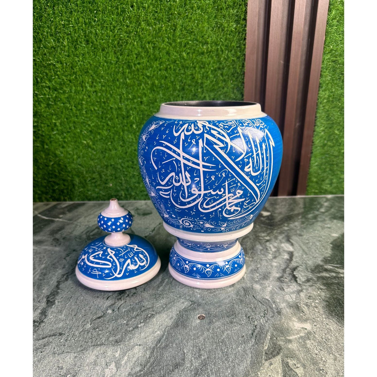 Wooden Kalma Jar – Blue & White Naqshi Art in Sheesham Wood | Islamic Calligraphy Home Decor